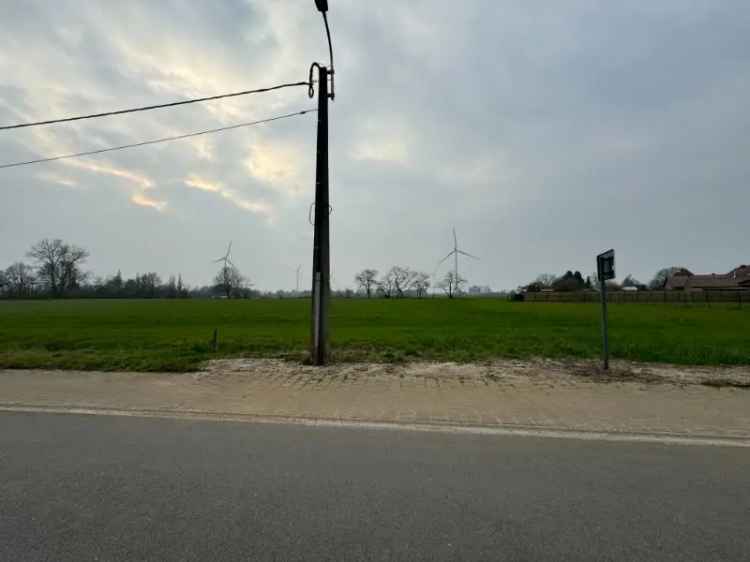 Bouwgrond 653m² in het groen
