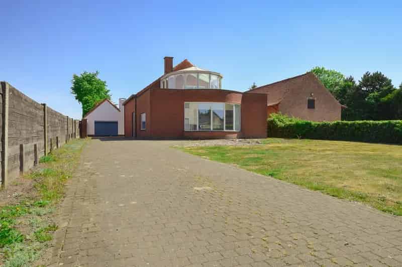 Ruime Villa te renoveren 3 slaapkamers 1583m² perceel