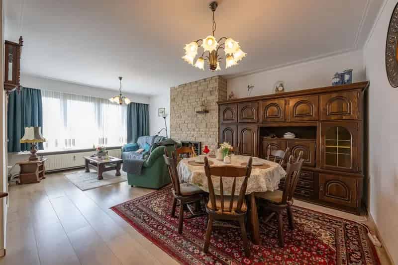 Appartement te koop: 2 slaapkamers, zonnig terras, hoogste verdieping