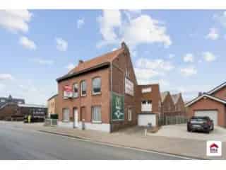 Huis te koop Dworp 244m² - Grote woning met renovatiepotentieel