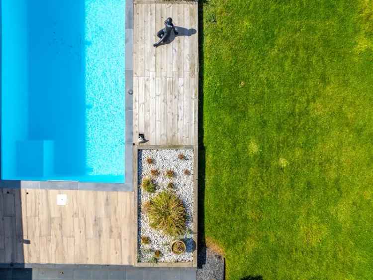 Gelijkvloerse Villa met Zwembad te Koop Langemark