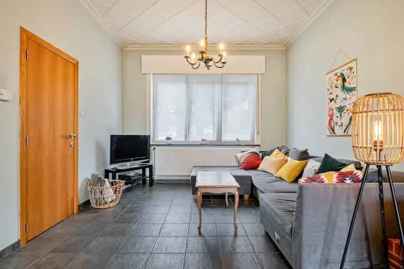 Huis te Koop Gentbrugge: Ruime Burgerwoning Op te Frissen