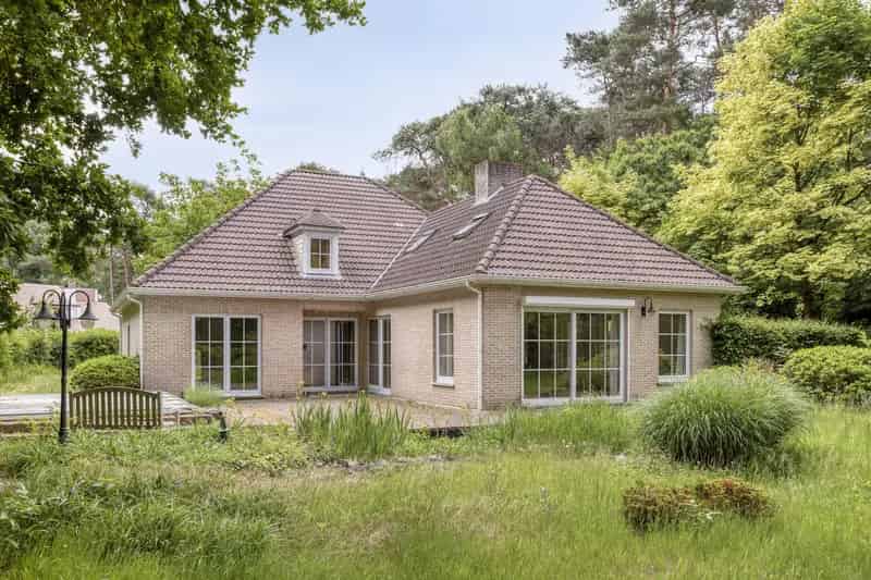 Villa te huur 5 slaapkamers zwembad en tuin