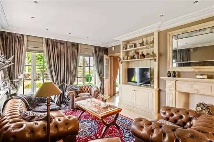 Huis Te Koop Onze Lieve Vrouw Waver: Ruime Woning met Loods