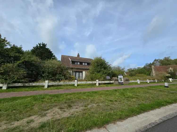 Te renoveren villa met 4 slaapkamers in de Westhoek