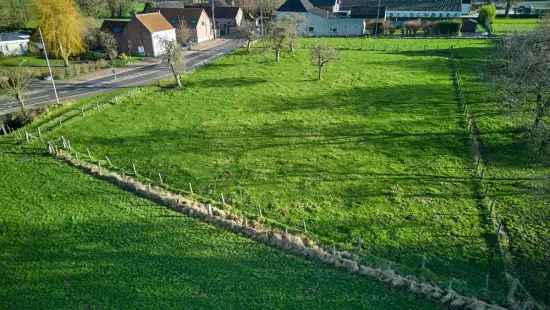 Bouwgrond met prachtig landelijk uitzicht in Parike