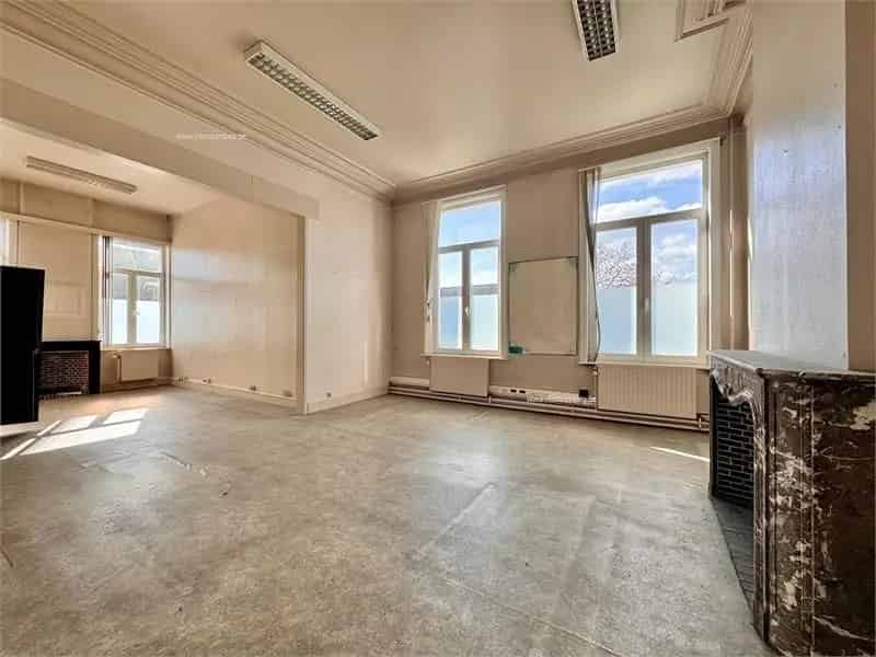 Handelspand te Huur Eeklo 5370m2 Kantoren Magazijnen