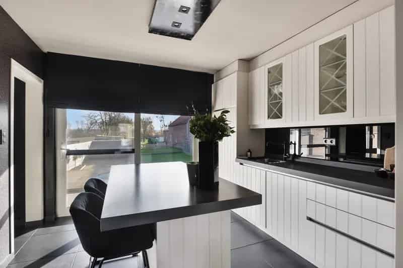 Moderne Split-Level Woning Ruime Tuin Maasmechelen