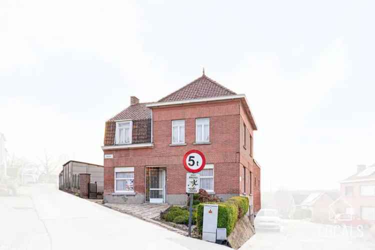 Rustig gelegen woning met potentieel