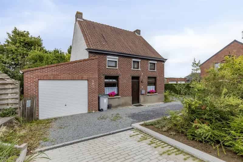 Huis te koop Oosterzele: 5 slaapkamers, ruime tuin en garage