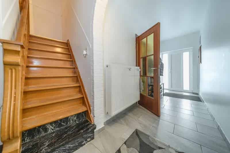 Gezellige Rijwoning 4 Slaapkamers Centrum Nieuwerkerken