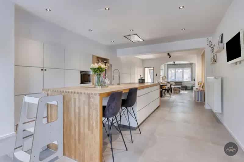 Lichtrijke gerenoveerde woning met zuidtuin