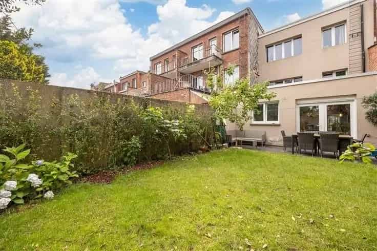 Gezinswoning 6 slaapkamers garage tuin Merksem