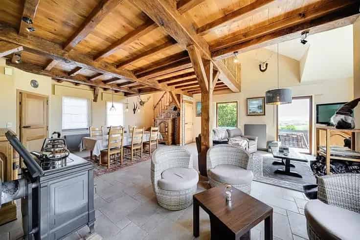 Huis Te Koop Noiseux: Charmante Villa met Bijgebouw