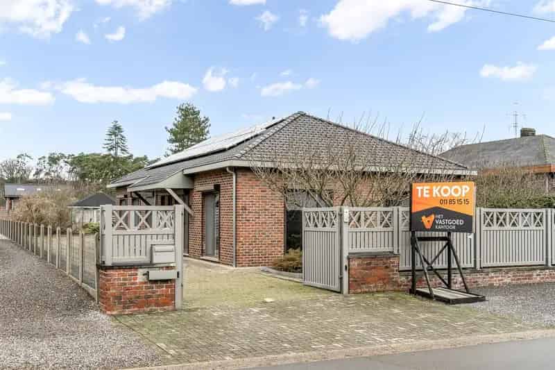 Ruime Gelijkvloerse Woning Met Zonnepanelen 12 Are