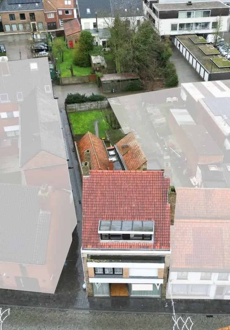 Ruime woning met commerciële ruimte Koekelare