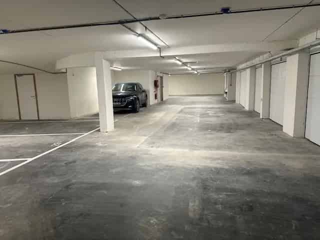 Nieuwbouw Garages te Koop: Elektrisch Oplaadpunt en Zeer Ruim