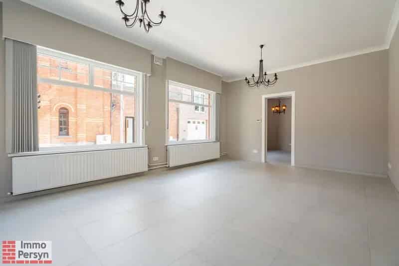 Charmante Halfopen Woning 4 Slaapkamers te Huur Rillaar