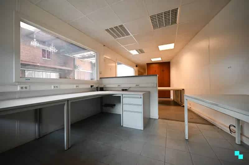 Te renoveren woning met magazijn Izegem