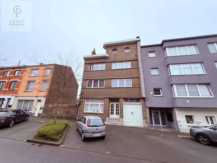 Huis Te Koop Landen: Art Deco Pand met Investeringspotentieel
