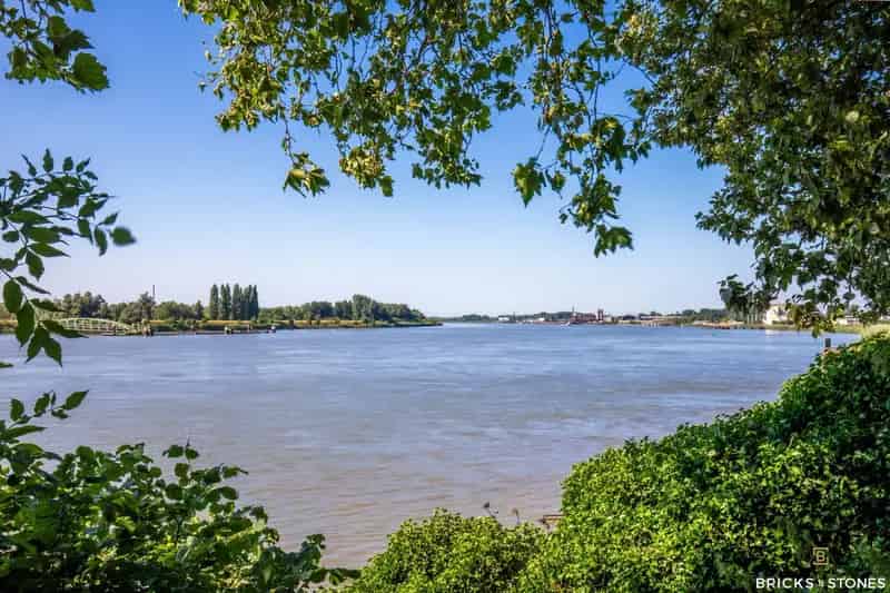Luxe Penthouse Appartement te Huur met Schelde Zicht