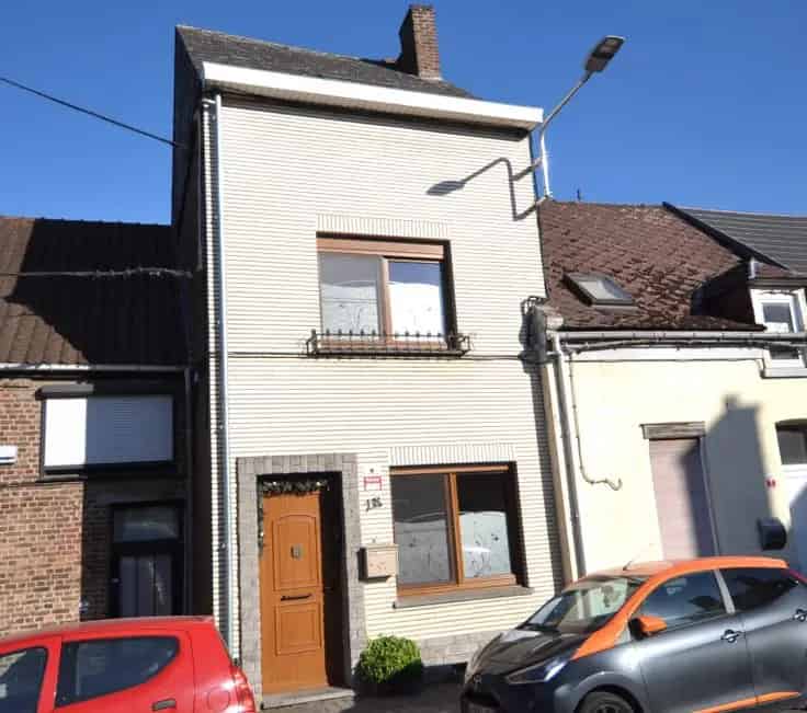 Te Koop: 3 Slaapkamer Huis Nabij Scholen en Winkels