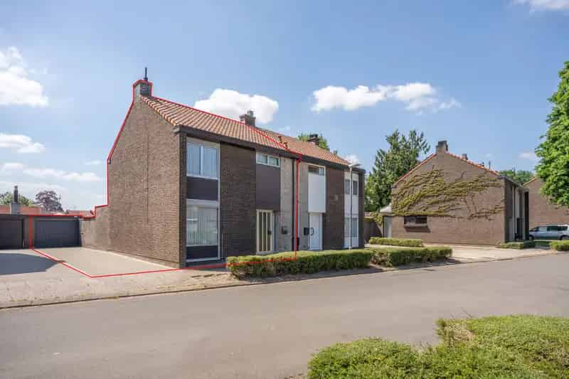 Huis te huur Turnhout: 3 slaapkamers, tuin en garage