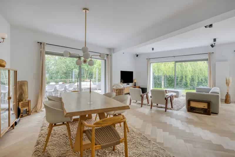 Architectenvilla met Zwembad en Appartement