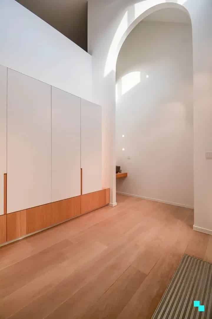 Moderne Villa met Zwembad en Bedrijfsgebouw Lendelede