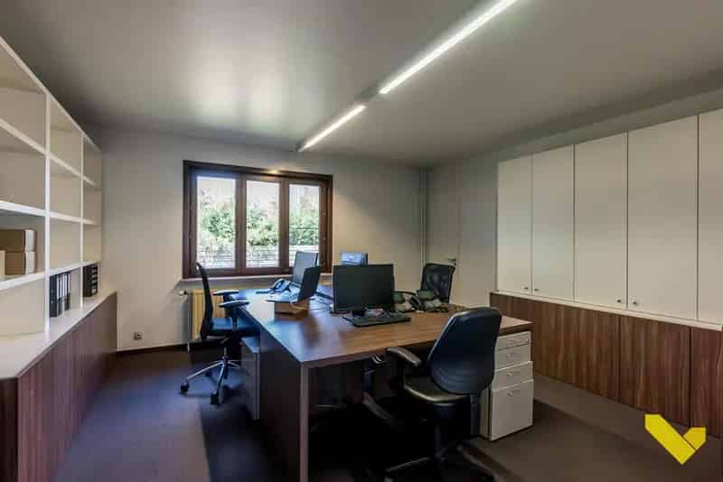 Kantoorgebouw te huur 895m² nabij E313