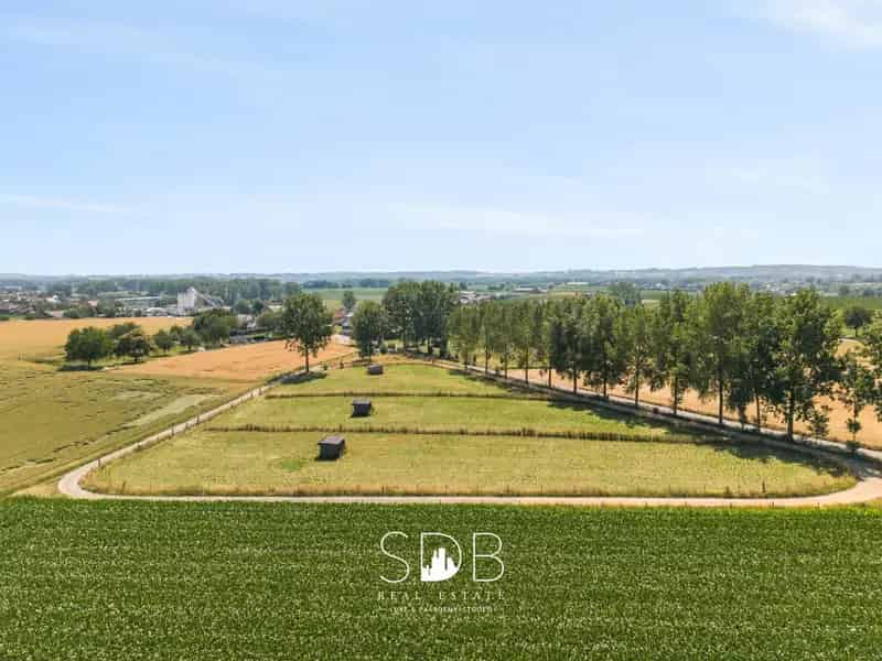 Huis te koop: Landelijke hoeve met bijgebouwen te renoveren