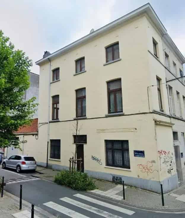 Te renoveren huis met garage Sint-Joost-ten-Noode