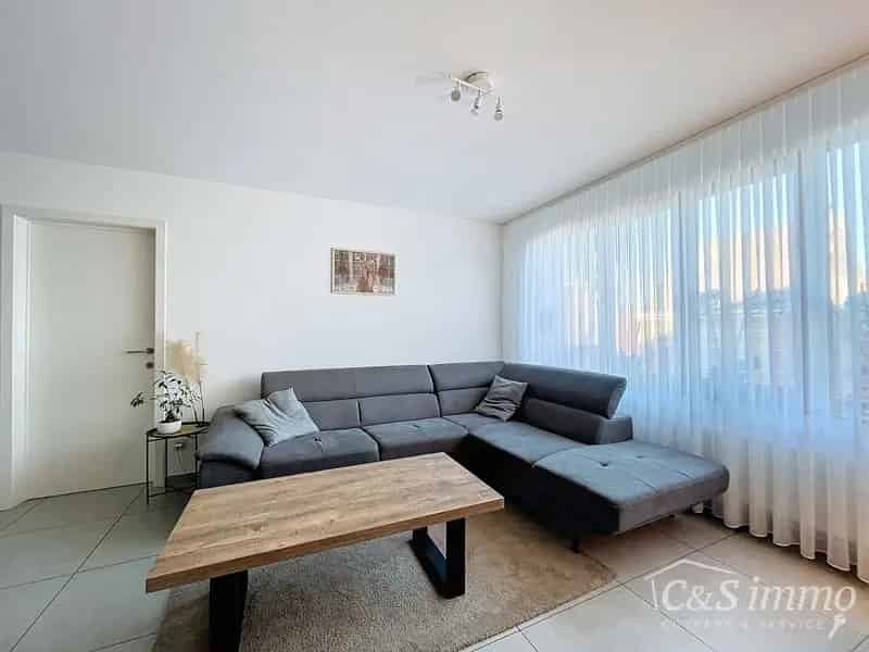 Ruim 3 Slaapkamer Appartement te Koop Recent Gebouw