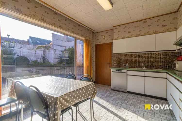 Huis te koop Sint-Eloois-Winkel: 4 slaapkamers, veel potentieel