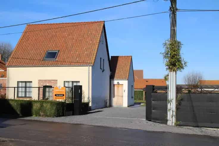Villa te Koop Sint-Laureins: Vernieuwde woning met 4 slaapkamers