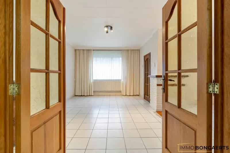 Ruime gezinswoning te huur in Genk 4 slaapkamers tuin garage