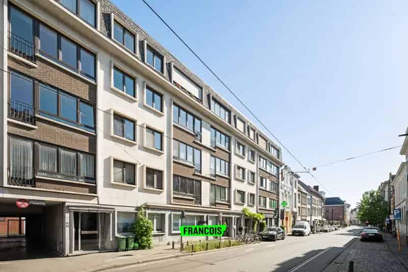 Bijzonder ruim 2-slaapkamerappartement te koop in centrum Gent