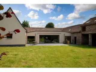 Gerenoveerde hoeve te Moeskroen 488m² 5 slaapkamers