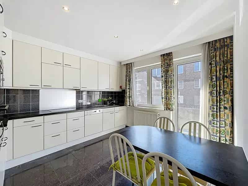 3 Slaapkamer Appartement te Koop Neder-Over-Hembeek