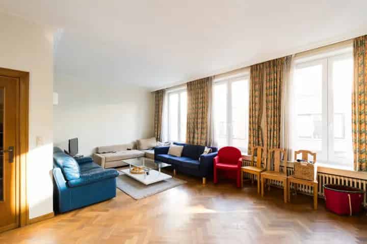 Gezinswoning 6 slaapkamers te renoveren
