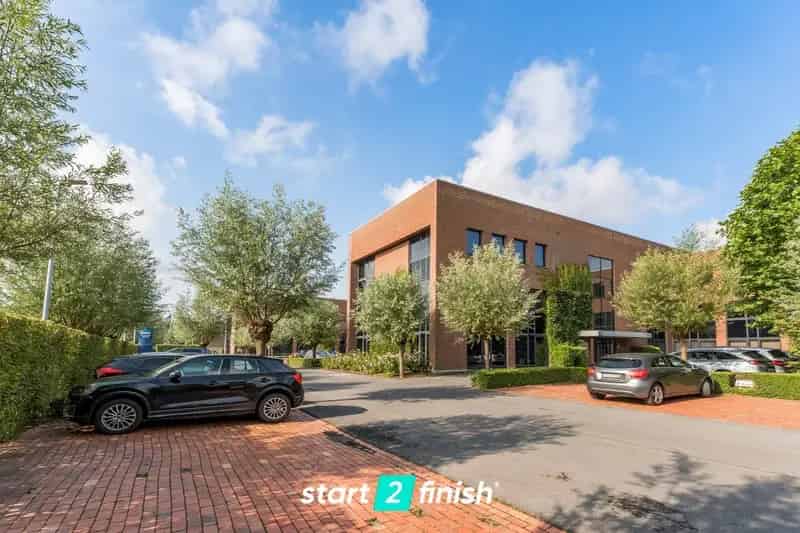 Ruim Kantoor Appartement te Huur Roeselare Clintonpark 180m²