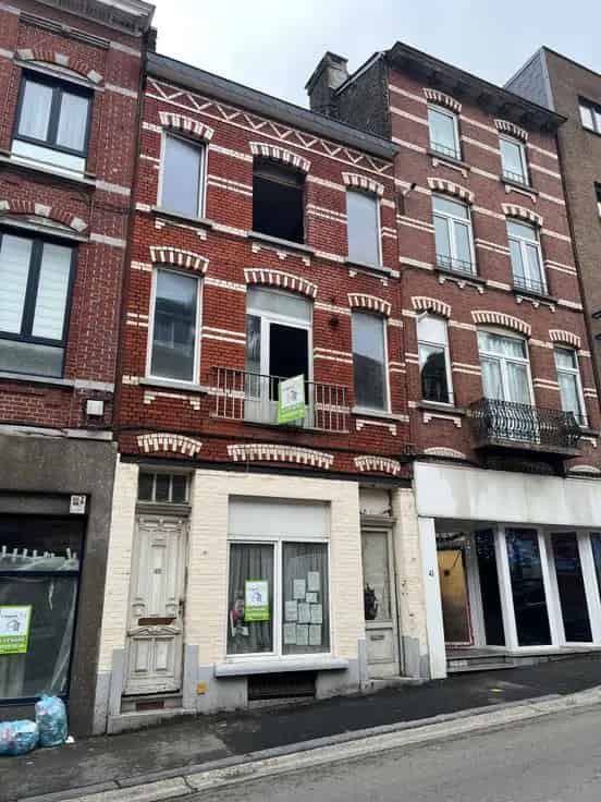 Appartementsblok Te Renovatie Charleroi Nabij Universiteit