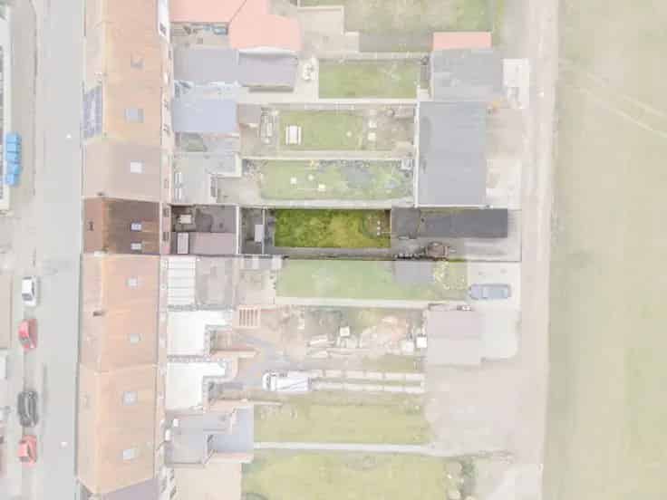 Huis te Koop Elverdinge: Ruime woning met garage en tuin