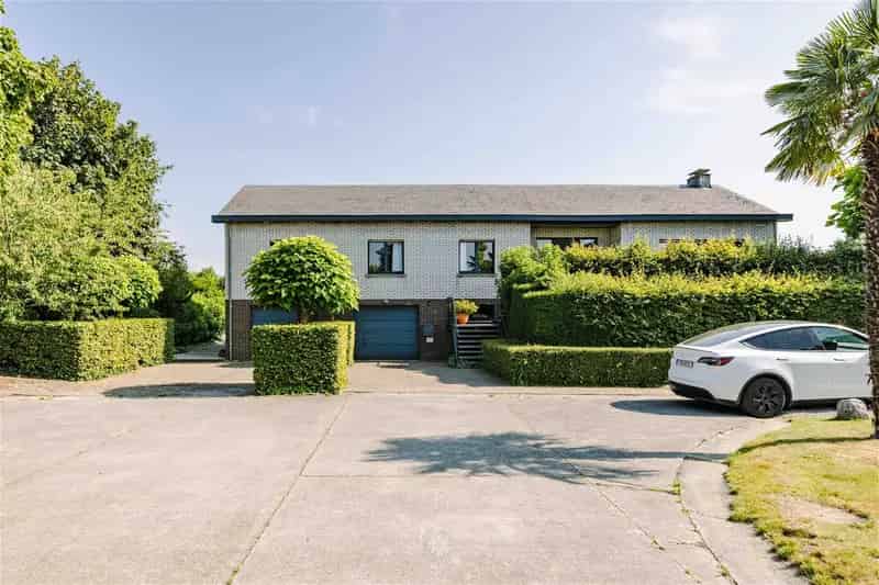 Huis te koop: 5 slaapkamers, grote tuin, dubbele garage