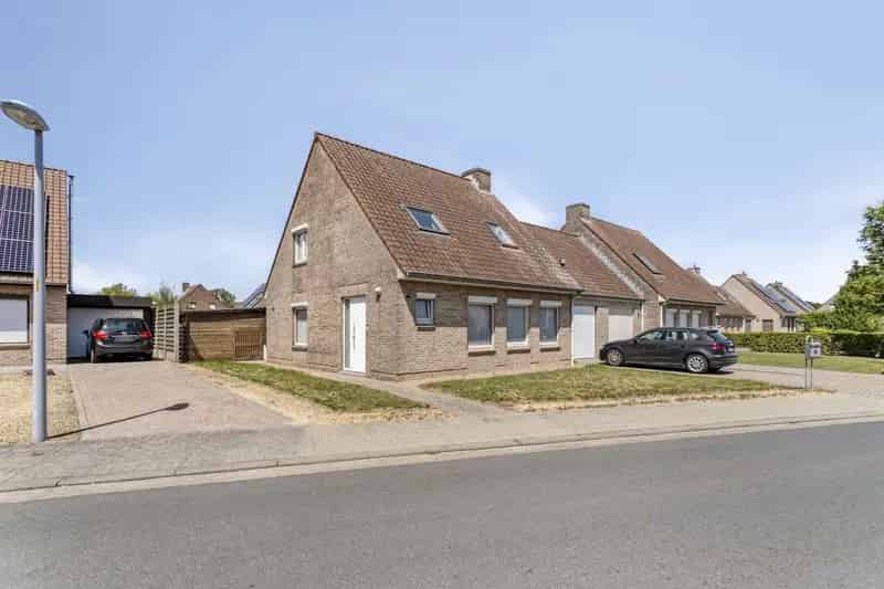 Halfopen Huis 3 Slaapkamers Garage Deerlijk