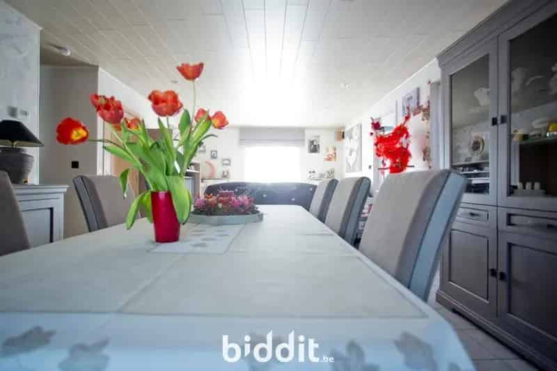 Instapklare gezinswoning met garage en atelier