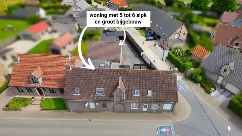 Ruime gezinswoning met 6 slaapkamers te koop