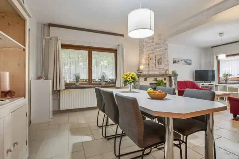 Huis te koop: Ruime woning 3-5 slaapkamers, tuin en garage