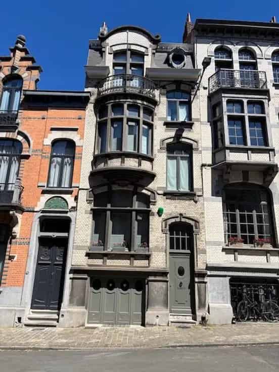 Herenhuis te Koop: 355m², Gerenoveerd, Ideaal Gezin