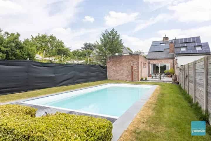 Luxueuze woning met zwembad te Lede